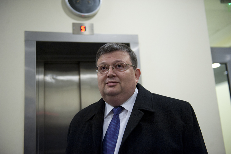 Цацаров поиска имунитета на кандидат-кмет заради купен вот