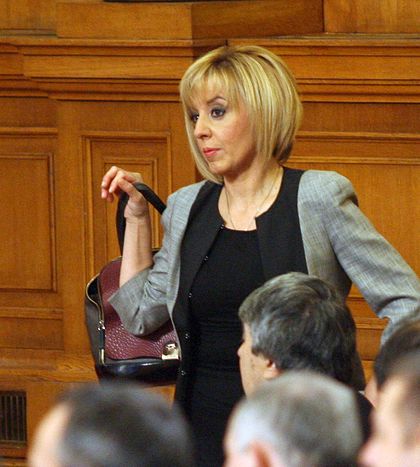 Мая Манолова: Правите председателят на Сметната палата на пощенски гълъб