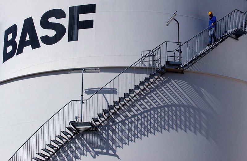 Германският химически концерн БАСФ (BASF) съобщи днес, че ще съкрати 6000 работни места в света 