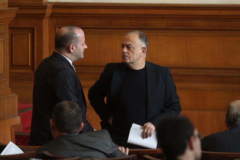 Радан Кънев обяви, че ако текстът бъде приет, това ще разклати много сериозно парламентарното мнозинство
