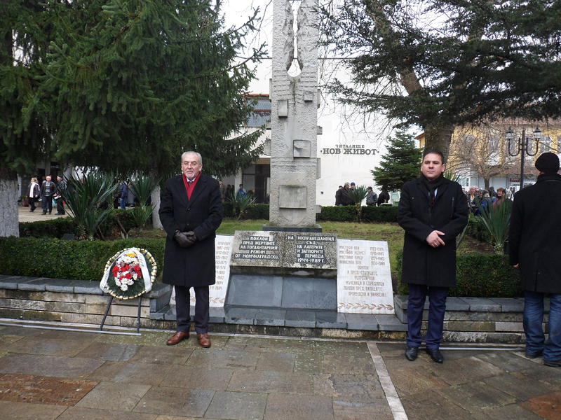 Лютви Местан пред първия у нас паметник на жертвите на тоталитарния режим
