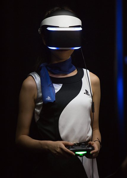 Шлем за виртуална реалност за работа с Плейстейшън