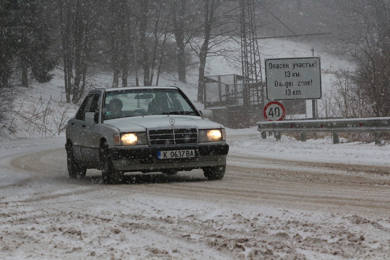 Жълтият код за сняг и виелици важи вече за цяла България