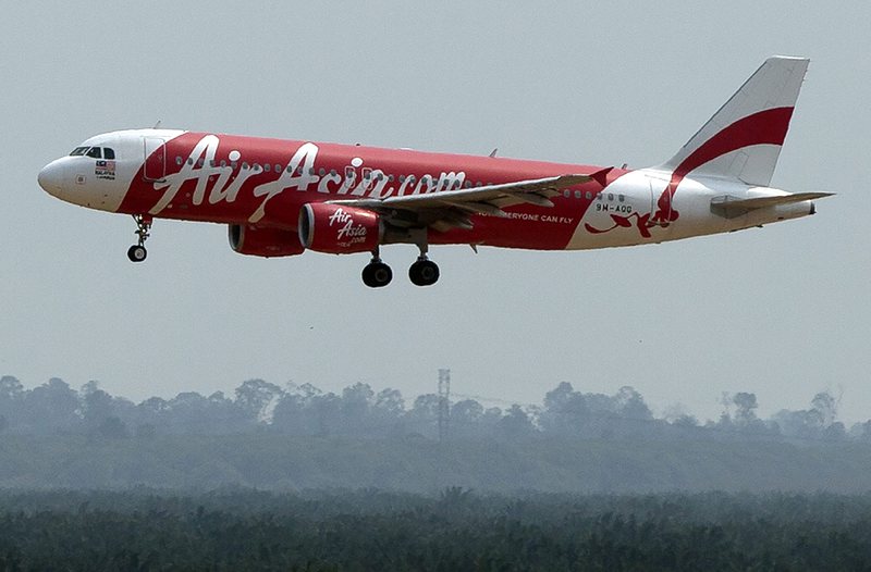 Самолет на ”ЕърЕйша” е паднал в Индонезия