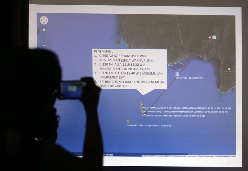 Машината на базираната в Малайзия авиокомпания изчезна от радарите със 162-ма души на борда