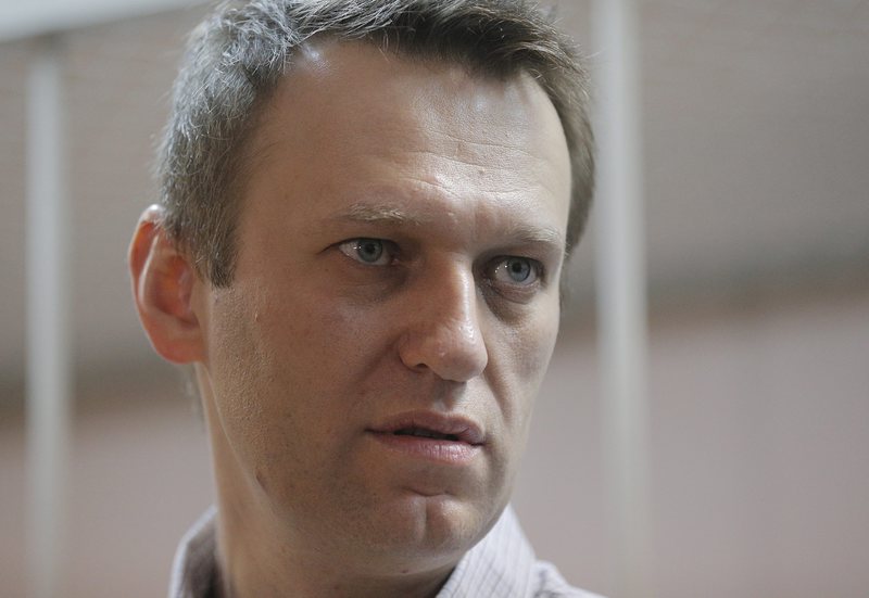 Алексей Навални бе осъден на три години и половина затвор условно