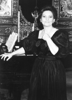 Оперната прима Александрина Милчева е мецесопран, работи дълги години в Австрия