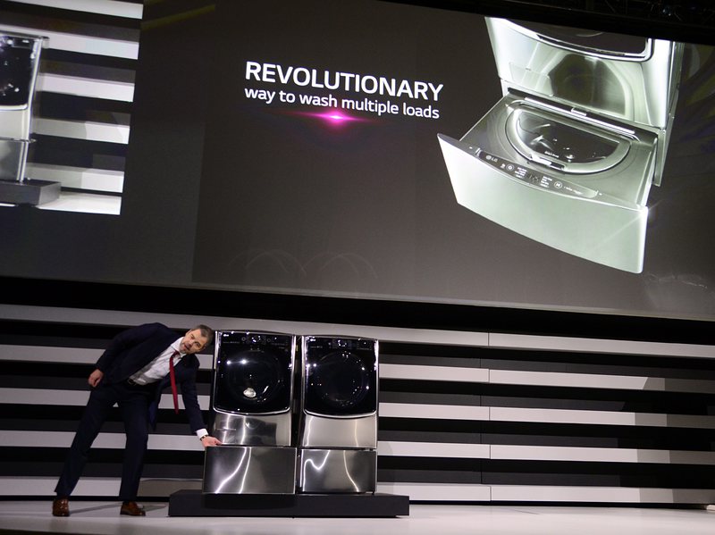 LG представи пералня за две пранета на CES 2015