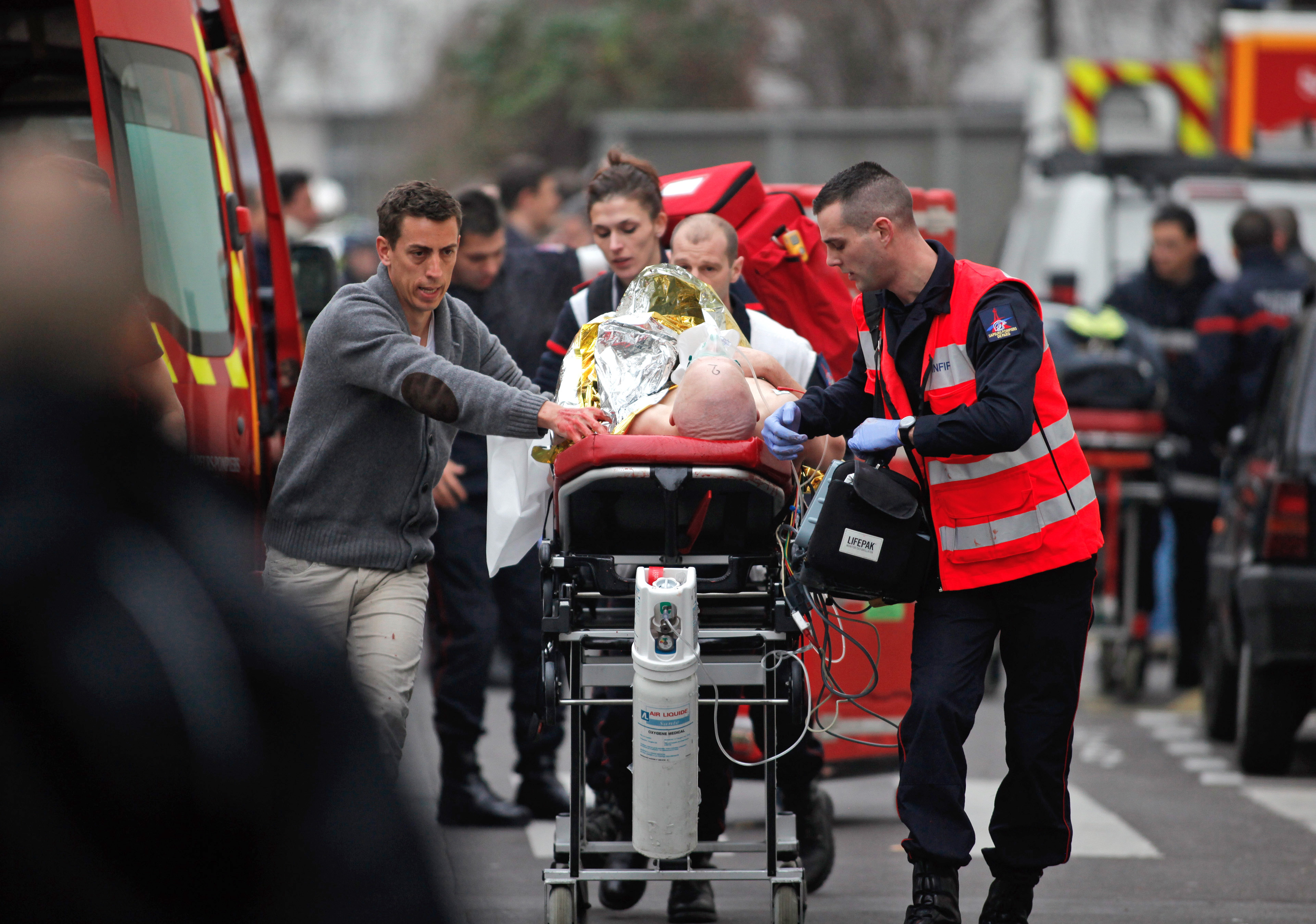 12 убити при атака в редакцията на френско списание