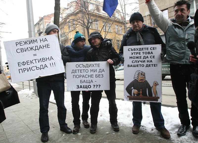 Протест пред ВСС: ”Добро утро, тарикати” (снимки)