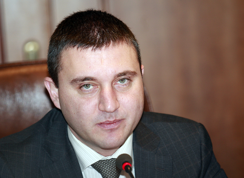 Горанов взема от Лукарски Агенцията по обществените поръчки