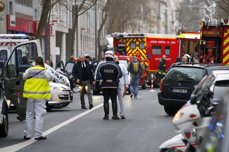Нова стрелба в Париж, полицайка убита, мъж е ранен