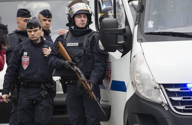 Осъдиха няколко французи, защитили терористите