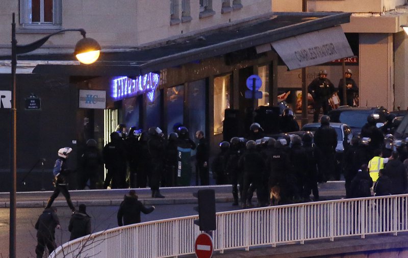 Полицейски сили щурмуваха магазина кашер в Париж