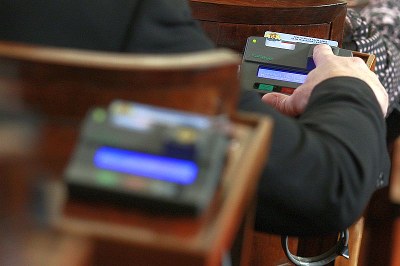 Парламентът одобри електронното гласуване