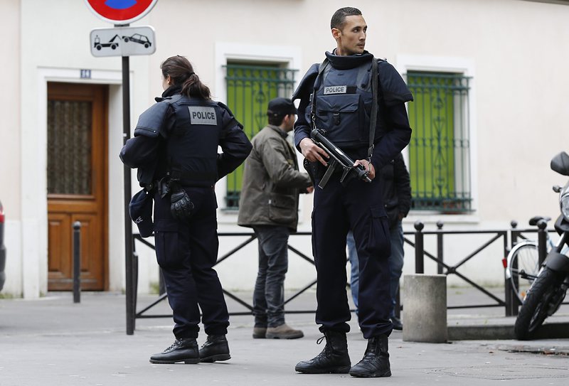 Френската полиция издирва извършителите (Сн. Архив)