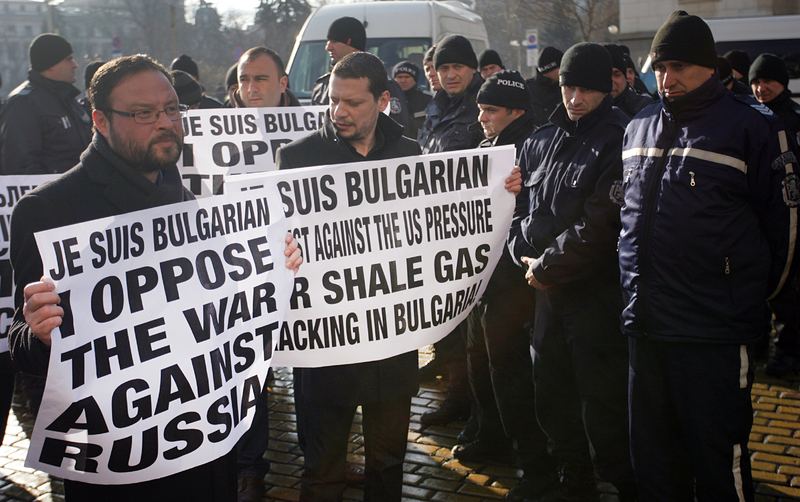 Депутати от АТАКА  протестираха пред БНБ