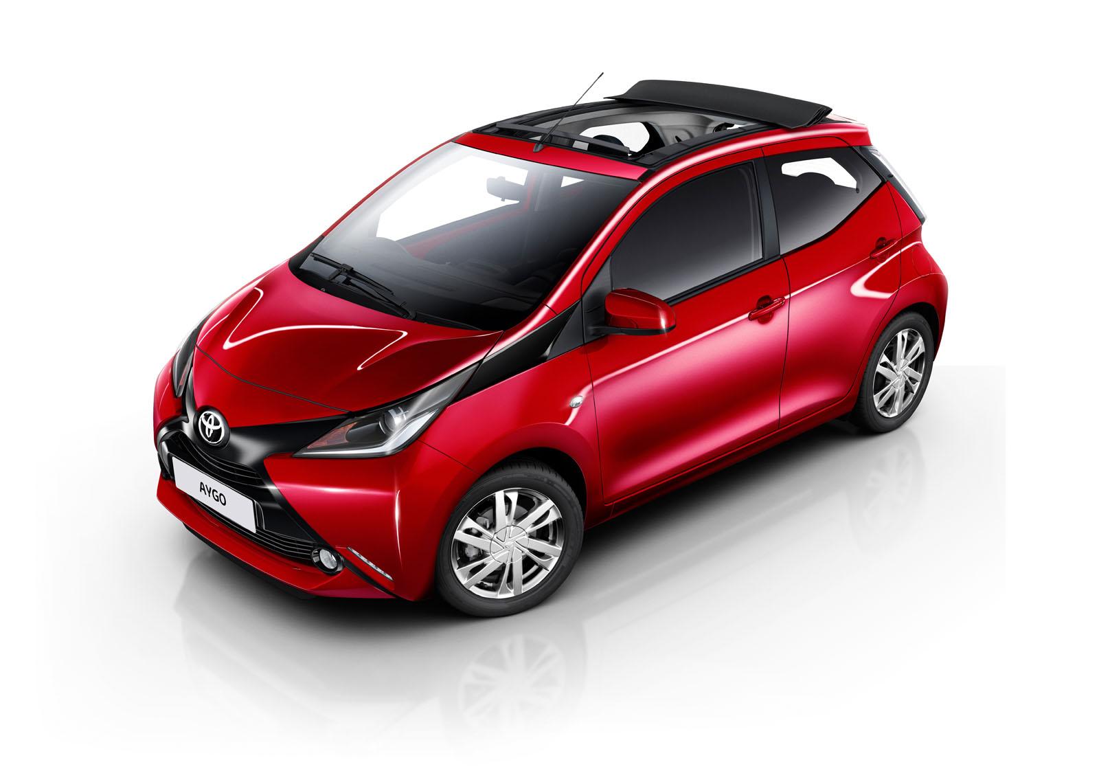 Градският мъник Toyota Aygo вече и без покрив (снимки)
