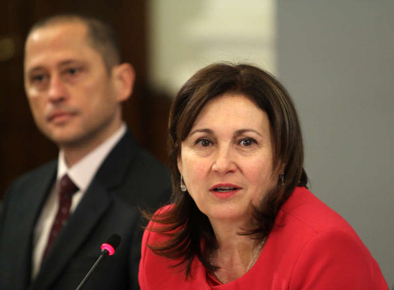 Румяна Бъчварова: Нямам впечатления, че премиерът е държан за шлифера