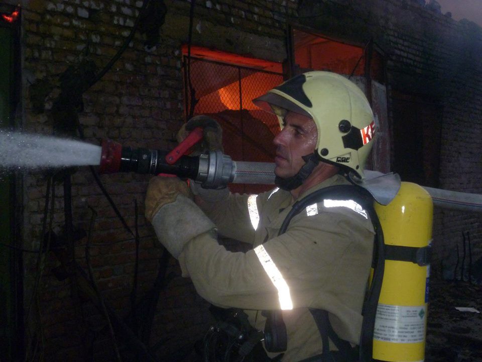 Пожарът е бил загасен от охраната на заведението, до идването на екипа на пожарната