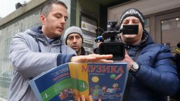 Родители протестират: Спрете безумните уроци!