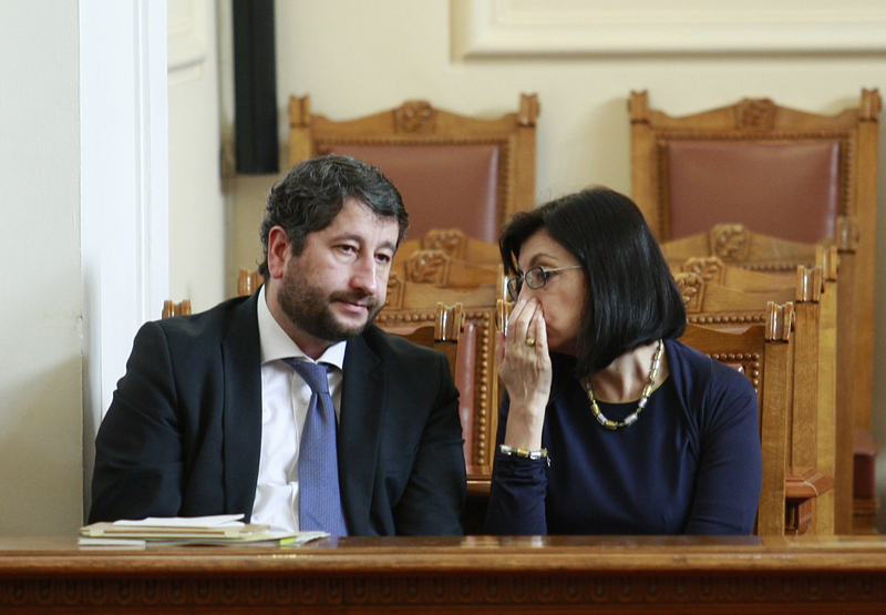 Правосъдният министър Христо Иванов заяви, че ще обясни случая на БСП