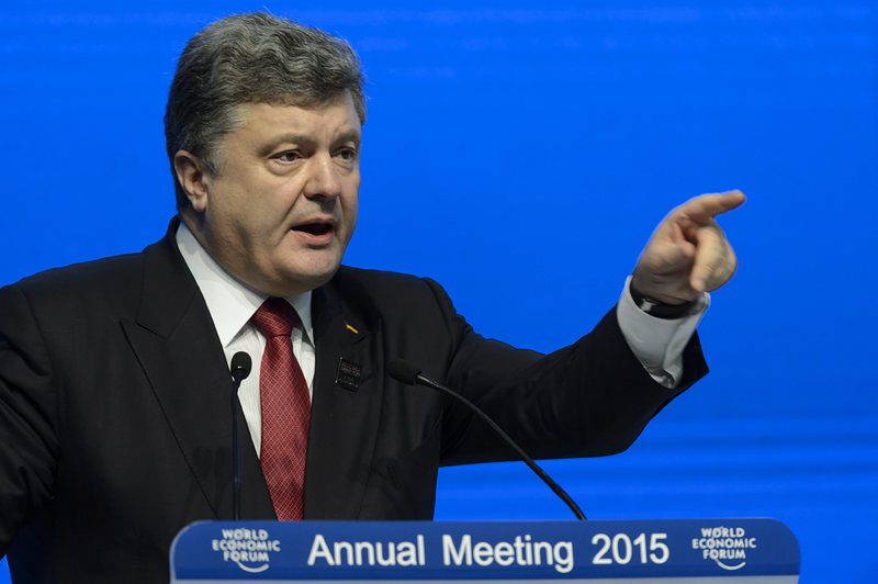 Русия има 9000 военни в Украйна, обяви в Давос Порошенко