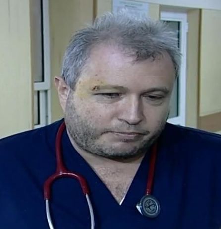 Д-р Димитър Николаков е бил нападнат и бит пред очите на 19 пациенти