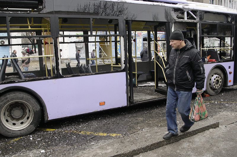 При обстрел на тролейбус на спирка вчера бяха убити 13 души