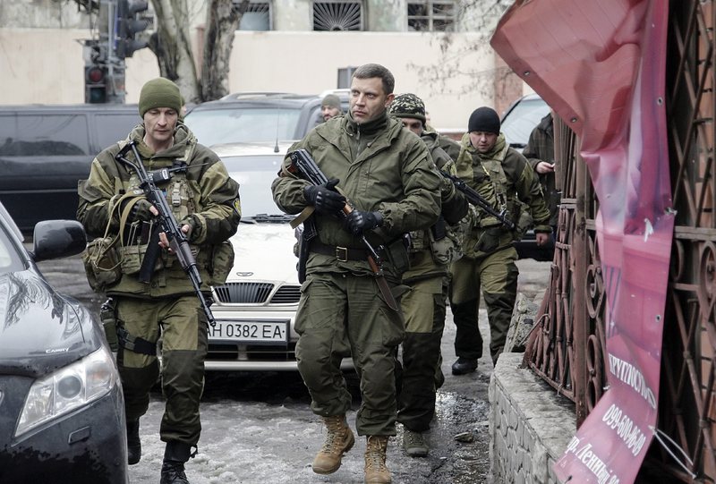 Ръководителят на ДНР Александър Захарченко (на преден план вдясно): Занапред с Украйна само ще разменяме пленници (Снимка архив)