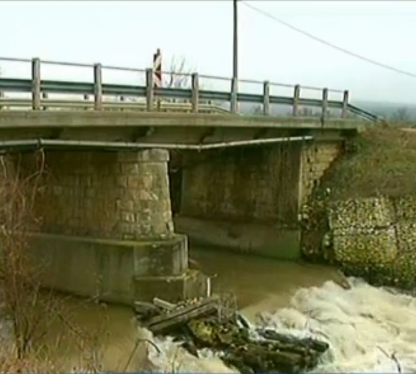 Опасен мост в русенско село е пред рухване
