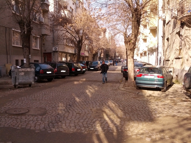 Пешеходците аут от тротоарите в Бургас