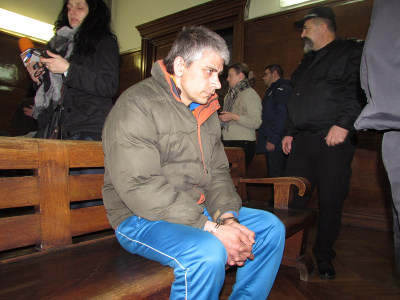 38-годишният Пламен Петров преби до смърт 7-годишната си дъщеря Пламена навръх Великден м. г.