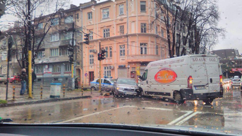 Катастрофата е станала на бул. ”Приморски” до Шишковата градинка