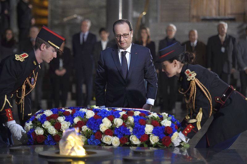 Франсоа Оланд поднесе венец пред Мемориала на Холокоста в Париж