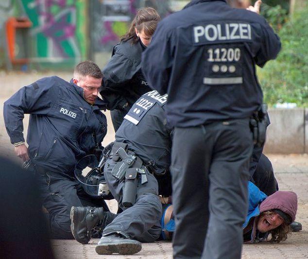 Германската полиция задържа трафиканти на нелегални имигранти