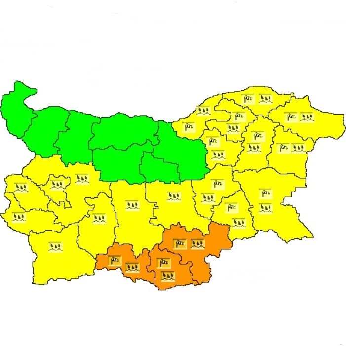Оранжев код за дъжд и вятър е обявен в три области