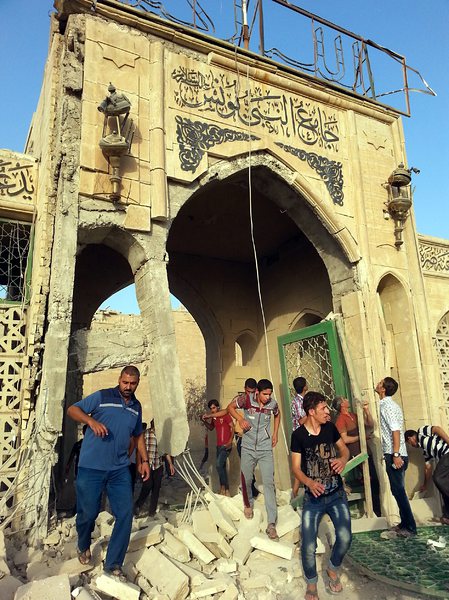 ”Ислямска държава” унищожава библиотеки в Ирак