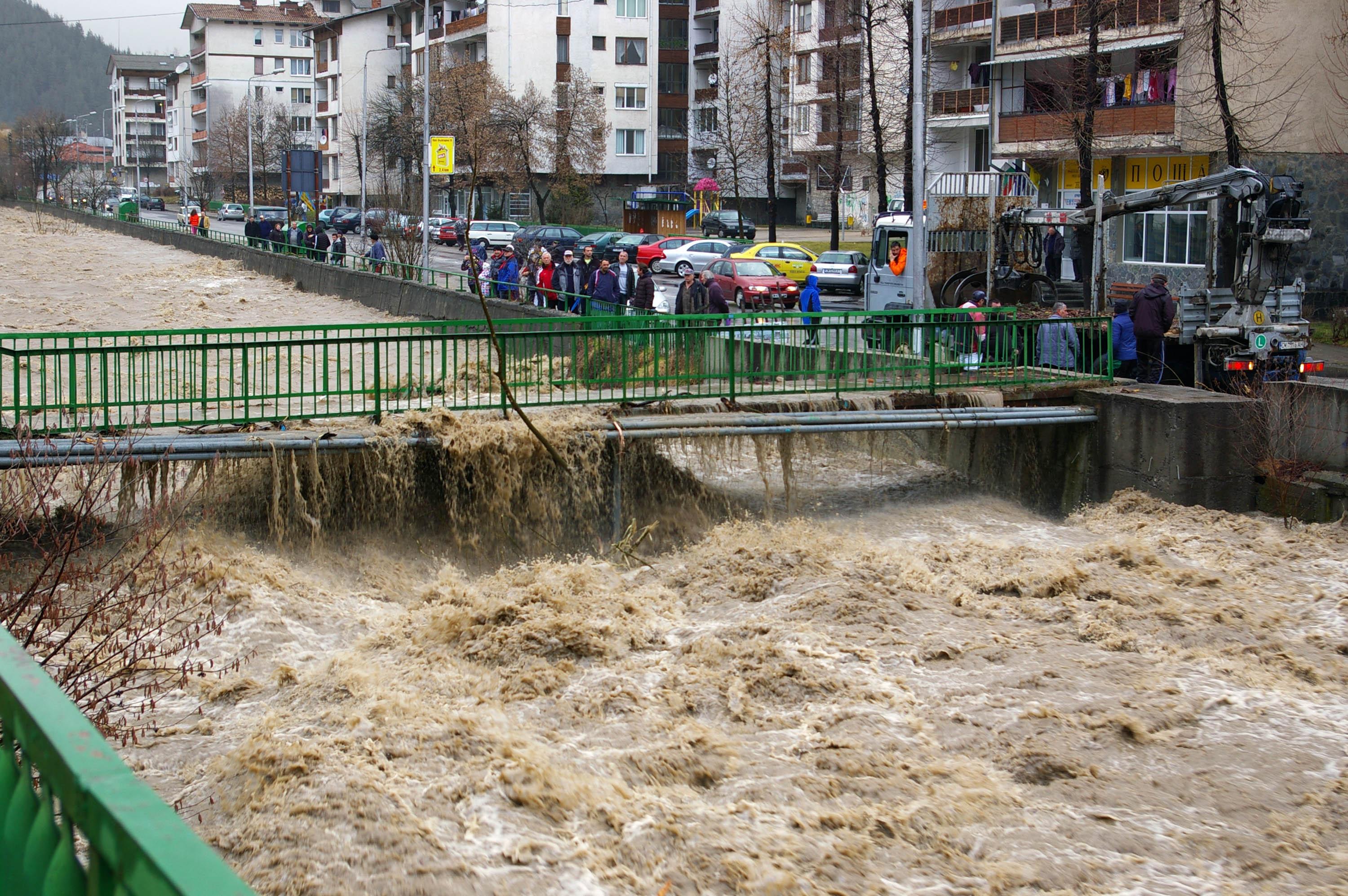 Борба с природни бедствия в Бургас, Смолян и други области