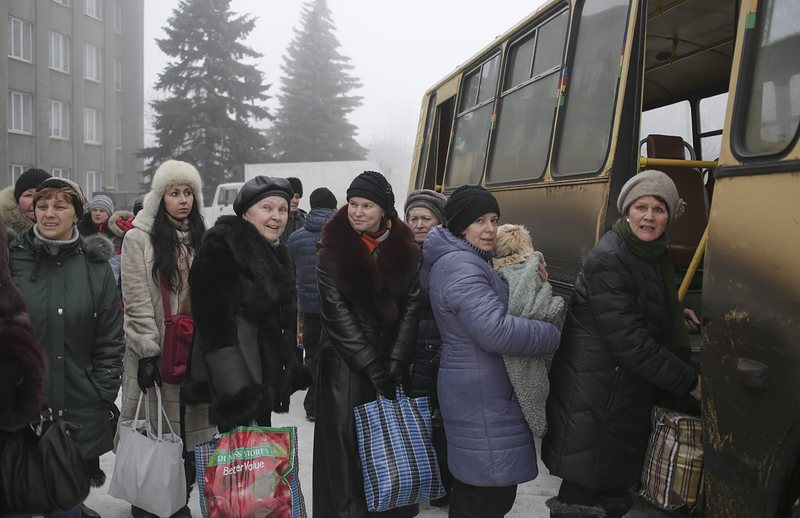 Жители на Дебалцево се готвят за евакуация