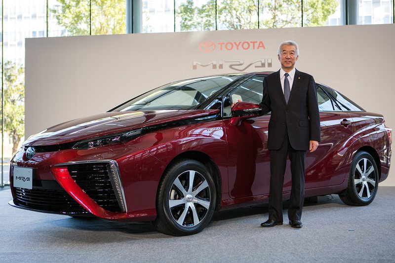 Toyota елиминира дизеловите и бензинови двигатели до 2050 г.