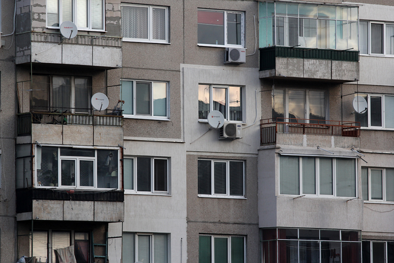 11 фирми искат да санират панелките във Варна
