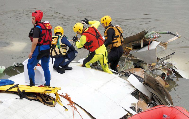 Спасителни екипи с катери бяха изпратени на мястото