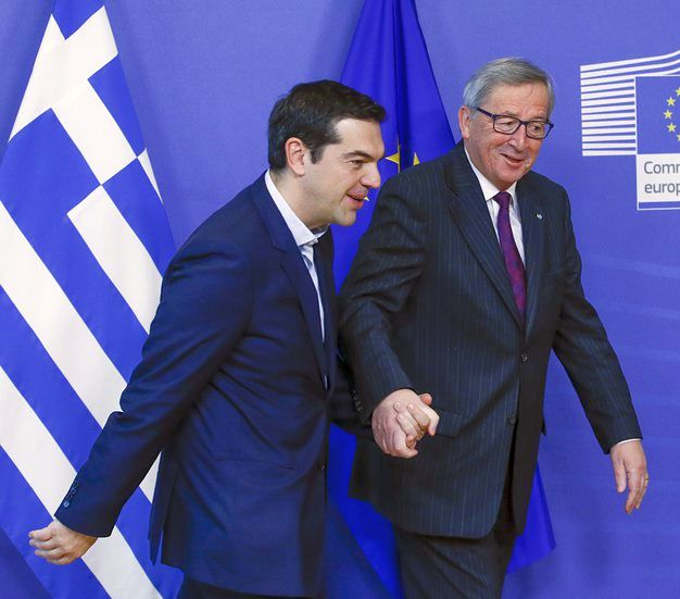 Председателят на ЕК поводи за ръка гръцкия премиер