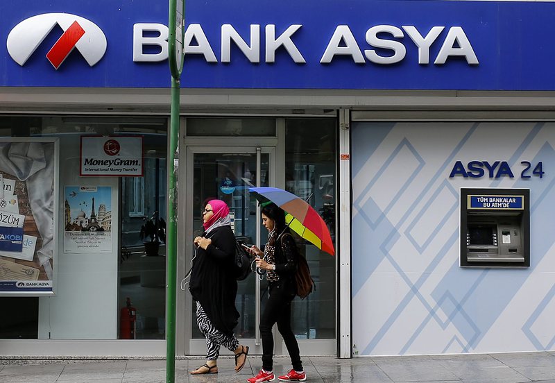 Турция национализира банка на противник на Ердоган