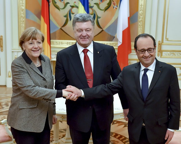 Порошенко обнадежден за мир след срещата с Меркел и Оланд