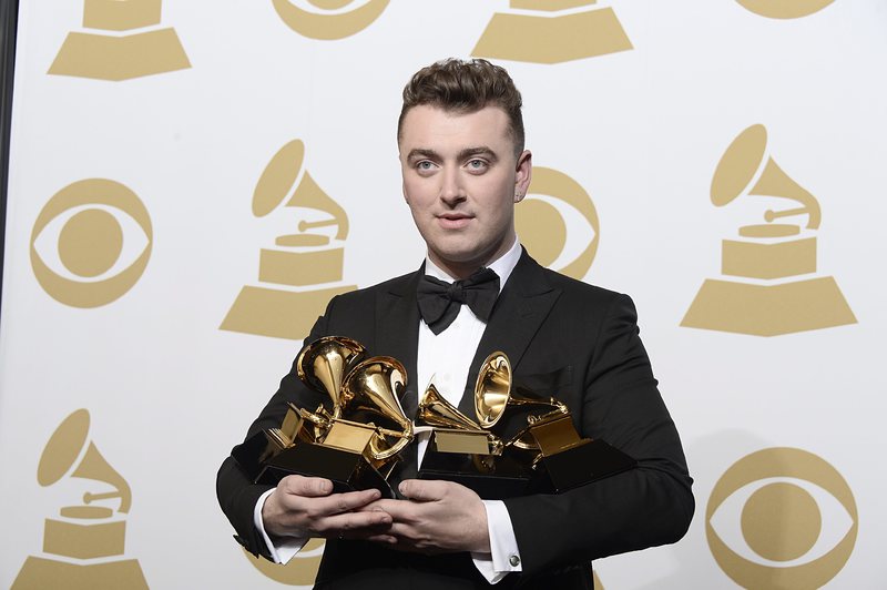 Британецът Сам Смит под тежестта на 4 златни грамофончета - символ на наградите ”Грами”