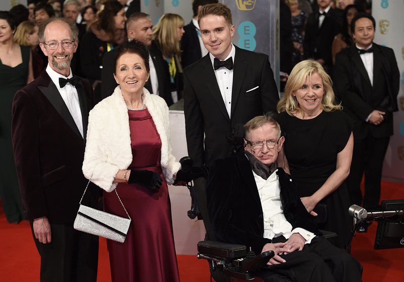 Хокинг и семейството му уважиха наградите BAFTA