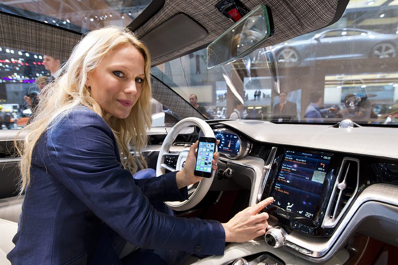 Днешните автомобили са препълнени с безжична технология