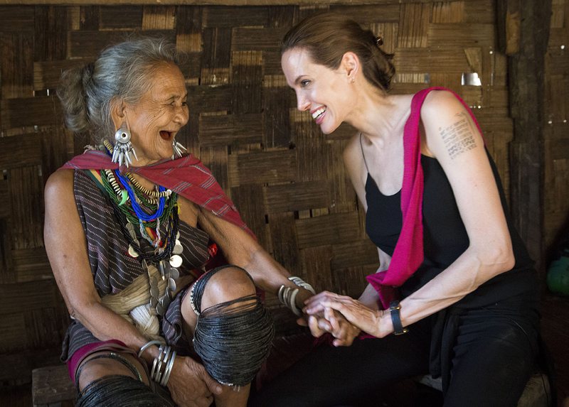 Анджелина Джоли в бежански лагер